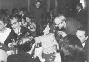 Con Samuel Wainer y amigos, 1962.